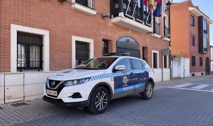 Coche patrulla de la Policía Local de Alovera.