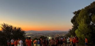 Atardecer "ardiente" en una de las reuniones de atletas aficionados en Guadalajara para correr sin tanto calor.