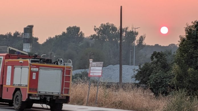 Vehículo antiincendios en un pueblo de Galicia el pasado fin de semana. (Foto: La Crónic@)