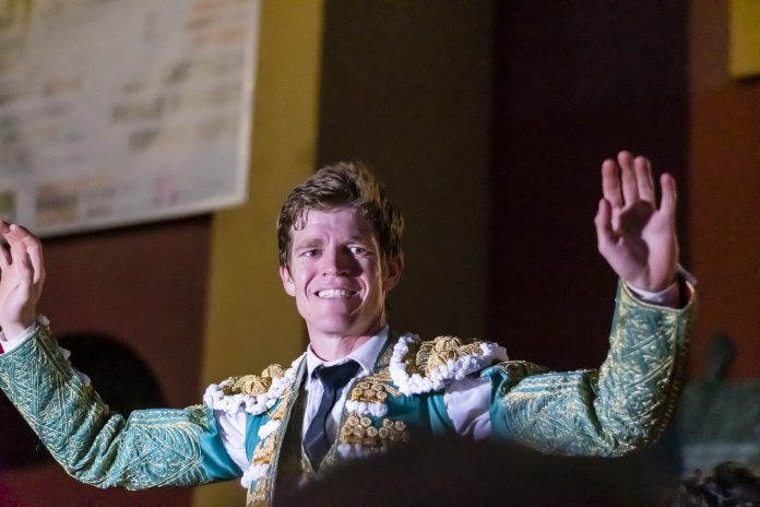 Primera corrida y primera puerta grande gracias al derroche de Borja Jiménez. (Foto: Luis Díaz Viejo)