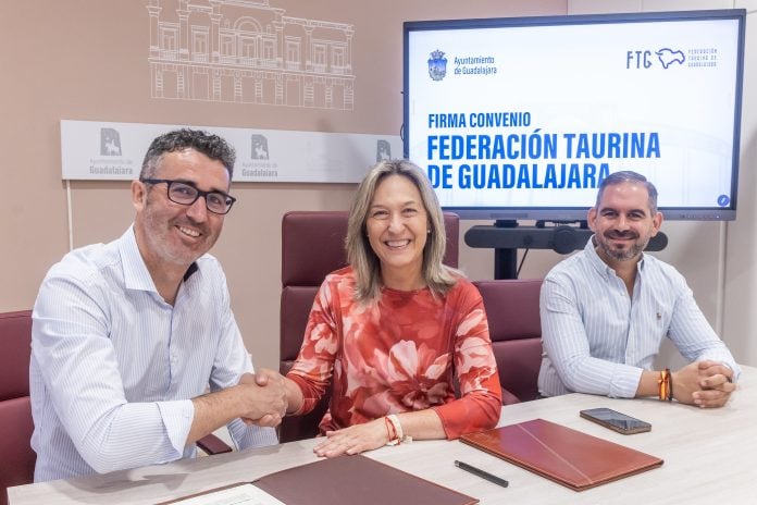 El Ayuntamiento dará 4.000 euros a la Federación Taurina de Guadalajara para las actividades del nuevo convenio, firmado el viernes, en vísperas de los encierros y en medio de un inesperada polémica.
