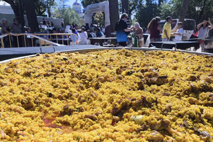 Paella Solidaria de 2025 en las Ferias de Guadalajara.