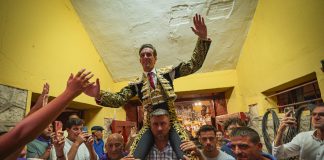 Fernando Adrián, por la puerta grande de Guadalajara. (Foto: Álvaro Arroyo)