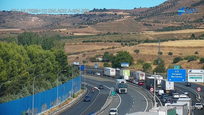 El accidente se produjo más arriba de las pistas de la Fuente de la Niña y el atasco llegaba hasta Los Faroles. (Foto: FGT)