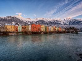 Barrio de Mariahilf en Innsbruck, con la Sierra de Nordkette al fondo. (Foto: © Innsbruck Tourismus_Markus Mair)