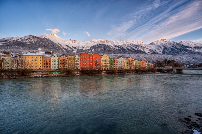 Barrio de Mariahilf en Innsbruck, con la Sierra de Nordkette al fondo. (Foto: © Innsbruck Tourismus_Markus Mair)