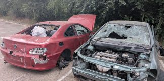 En la calle Trafalgar se acumulaban coches abandonados como si se tratara de una exposición. (Foto: La Crónic@)