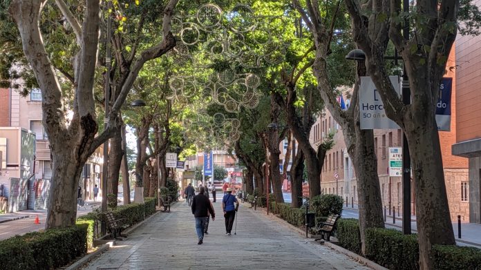 El Paseo de las Cruces en los días de Ferias de 2025. (Foto: La Crónic@)