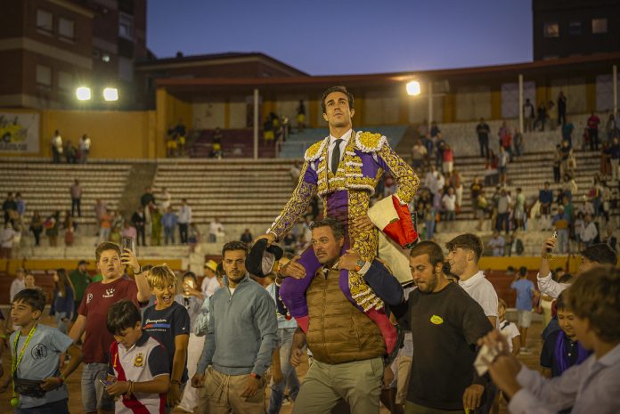Tomás Rufo salió por la puerta grande en la última corrida de las de Guadalajara en este 2025. (Foto: Álvaro Arroyo)