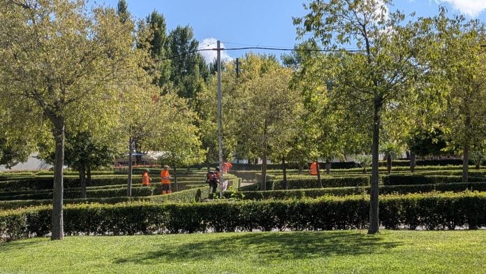 Operarios de limpieza en el recinto ferial de Adoratrices el pasado martes, 9 de septiembre de 2025. (Foto: La Crónic@)