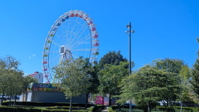 Noria en la Feria de Guadalajara el 9 de septiembre de 2025. (Foto: La Crónic@)