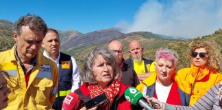 La consejera de Desarrollo Sostenible, Mercedes Gómez, ha explicado que, dada la complejidad del incendio de Peñalba de la Sierra, que este viernes ha escalado a Nivel 2, se ha decidido el uso técnico del fuego como herramienta para hacer cortafuegos especiales y evitar que se siga extendiendo. El incendio ha avanzado más de lo que se esperaba durante la noche, hasta alcanzar las 1.300 hectáreas.