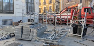 Primeros pasos para la instalación de las gradas en el Jardinillo de los encierros de Guadalajara en 2025. (Foto: La Crónic@)