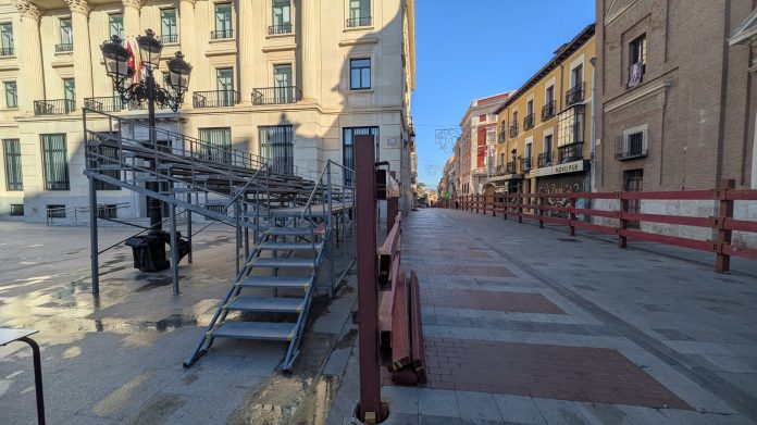 La grada instalada en el Jardinillo para los encierros de 2025 es de muy contenidas dimensiones. (Foto: La Crónic@)