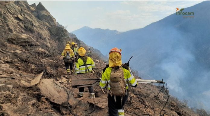Los trabajos desde tierra son muy complicados, por la orografía del terreno.
