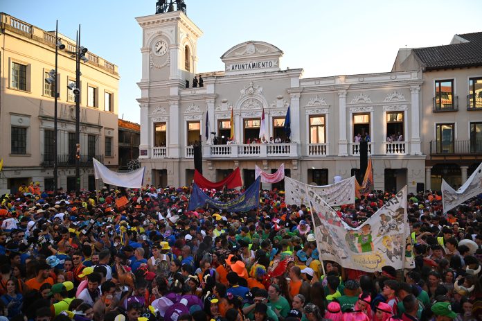 El chupinazo marca el comienzo de una semana imparable: son las Ferias de Guadalajara de 2025, por si alguno aún no se había enterado. (Foto: Jesús de los Reyes)
