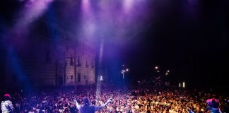 Como anticipo de Ferias, concierto gratis Concierto en la Plaza de España el 7 de septiembre de 2025, abarrotada para la ocasión.