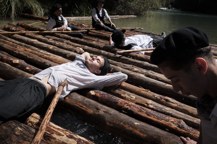 La cámara de Nacho Izquierdo ha sabido captar con sensibilidad la maderada de 2025, celebrada a finales de agosto en Peralejos de las Truchas.