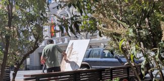 Intentando encontrar lo «bonito» de Guadalajara Participante en el concurso de pintura rápida de Guadalajara el 14 de septiembre de 2025. (Foto: La Crónic@)