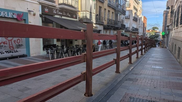Las talanqueras del encierro son para los corredores, no para los espectadores. (Foto: La Crónic@)