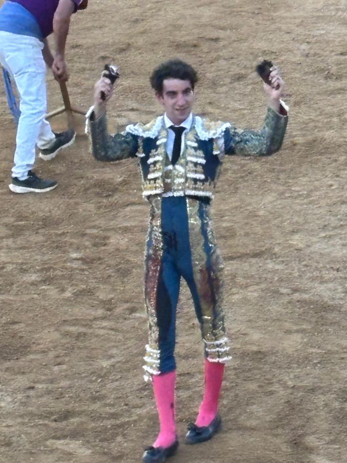 Víctor Hernández desorejó a su segundo en Almazán.