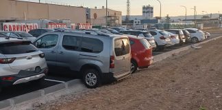 Bordillos contra el bochorno en el nuevo aparcamiento del Polígono del Henares Las primeras horas de uso fueron de lo más accidentado, al menos para algunos conductores.