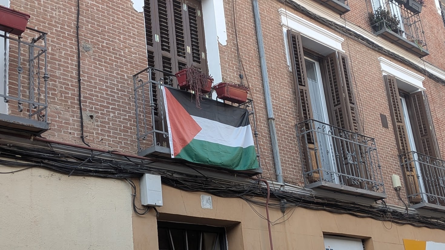 Bandera de Palestina en una vivienda de Guadalajara. (Foto: La Crónic@)
