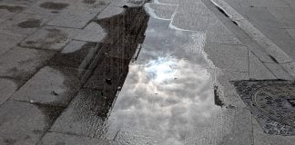 Charco en Guadalajara que ha dado pie al artículo de El Paseante. (Foto: La Crónic@)