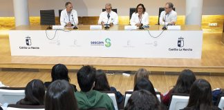 Estudiantes de medicina incorporados a sus prácticas en el Hospital el 20 de octubre de 2025. (Foto: SESCAM)