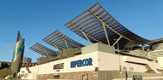 Exterior del outlet de El Corte Inglés de Guadalajara. (Foto: La Crónic@)