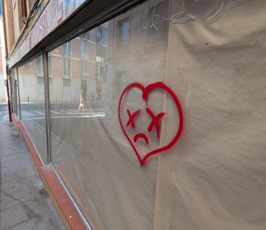 Con esta norma quieren más locales comerciales convertidos en vivienda Aike critica sobre todo los locales que nunca han sido utilizados para un comercio y no tanto las tiendas que permanecen cerradas. (Foto: La Crónic@)