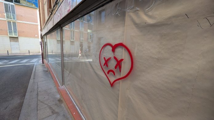 Aike critica sobre todo los locales que nunca han sido utilizados para un comercio y no tanto las tiendas que permanecen cerradas. (Foto: La Crónic@)