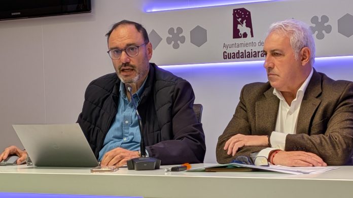 Narro y Antón en la presentación de la retocada Ordenanza de Convivencia. (Foto: La Crónic@)