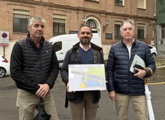 Menos plazas de aparcamiento en la Concordia y sin parking en el Multiusos El concejal López Pomeda y dos técnicos municipales.