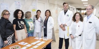 Mesa en el Hospital de Guadalajara por el Día Mundial del Paciente Ostomizado. (Foto: Sescam)