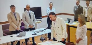 Toma de posesión de Isaac Urrea como concejal del PSOE en el Ayuntamiento de Guadalajara, el 10 de octubre de 2025.