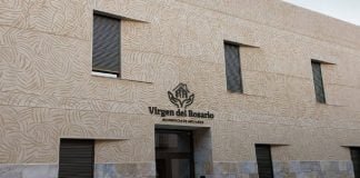 Vuelven a su residencia los ancianos desalojados por un incendio, que ha dejado una fallecida residencia virgen del rosario
