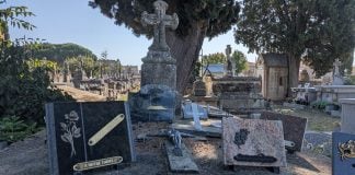 Lápida en un cementerio francés. (Foto: La Crónic@)