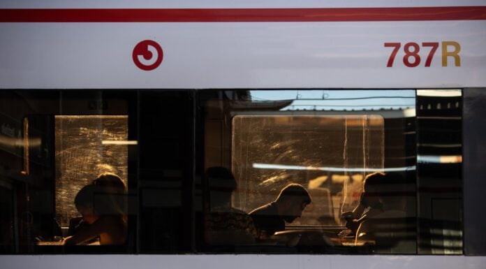 Trenes de Cercanías cada 7 minutos este sábado para ir a Madrid a ver al Papa… y muy difícil circular en coche Imagen de archivo de un tren de Cercanías.