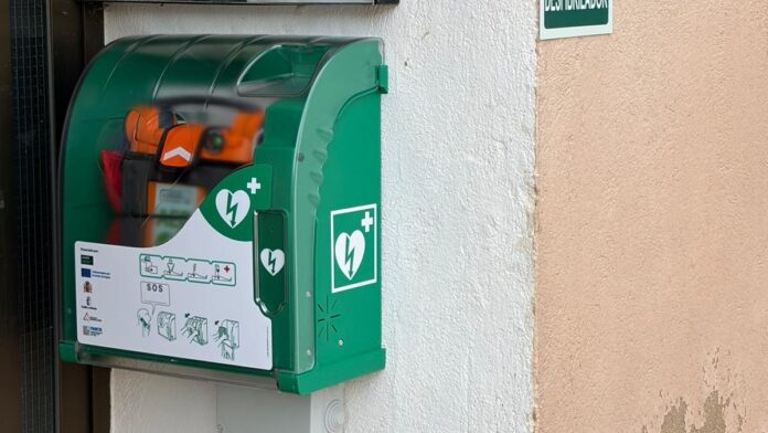 Desfibrilador instalado en Oter. (Foto: FADETA)