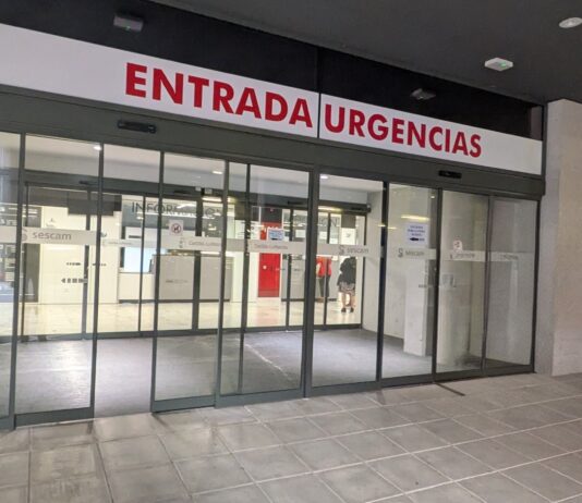 Entrada a las Urgencias del Hospital de Guadalajara el 19 de noviembre de 2025. (Foto: La Crónic@)