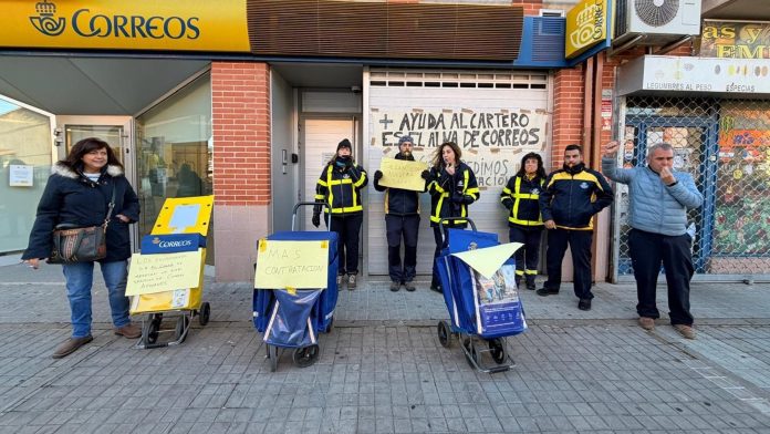 26/11/2025 Concentración de trabajadores de Correos en El Casar. ECONOMIA ESPAÑA EUROPA CASTILLA-LA MANCHA CCOO
