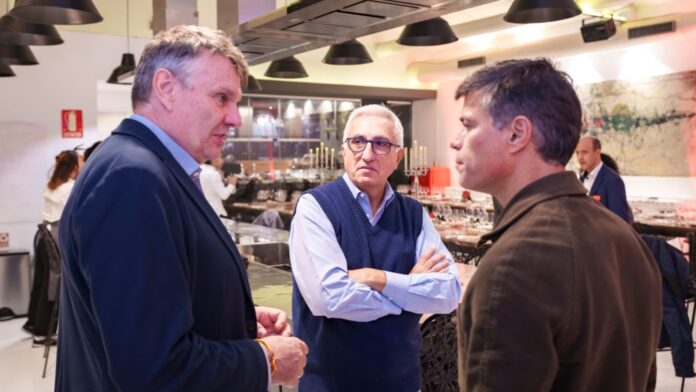 Leopoldo López, Burkhard Kieker y el autor de esta información. (Foto: V.B)