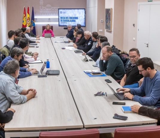 Segunda reunión de la Mesa del Encierro celebrada en el Ayuntamiento de Guadalajara el 26 de noviembre de 2025.