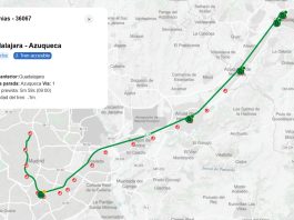 Pantalla sobre la que se visualiza la circulación de los Cercanías. Este sábado, la C-2 aún estaba sometida a las obras que han paralizado el servicio una semana. (Foto: La Crónic@)