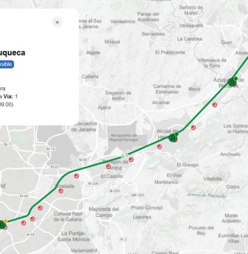 Pantalla sobre la que se visualiza la circulación de los Cercanías. Este sábado, la C-2 aún estaba sometida a las obras que han paralizado el servicio una semana. (Foto: La Crónic@)