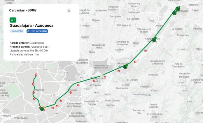 Pantalla sobre la que se visualiza la circulación de los Cercanías. Este sábado, la C-2 aún estaba sometida a las obras que han paralizado el servicio una semana. (Foto: La Crónic@)
