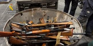 Parte de las armas fundidas tras su requisa en Guadalajara por parte de la Guardia Civil.