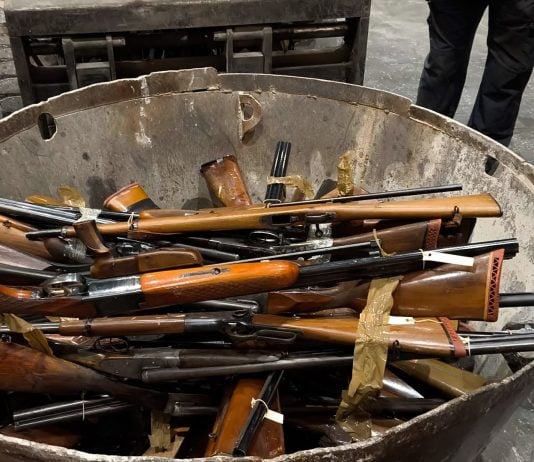 Parte de las armas fundidas tras su requisa en Guadalajara por parte de la Guardia Civil.