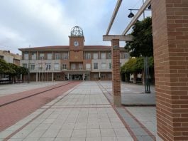 Ayuntamiento de Cabanillas del Campo, en la Plaza del Pueblo. (Foto: La Crónic@)